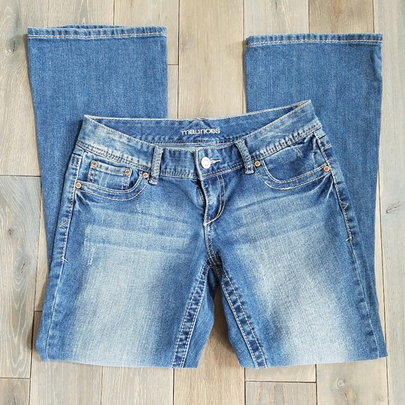 NWOT Maurices capri Pants Jeans Stretch Thin Light mid BLUE CUTS 3//4R